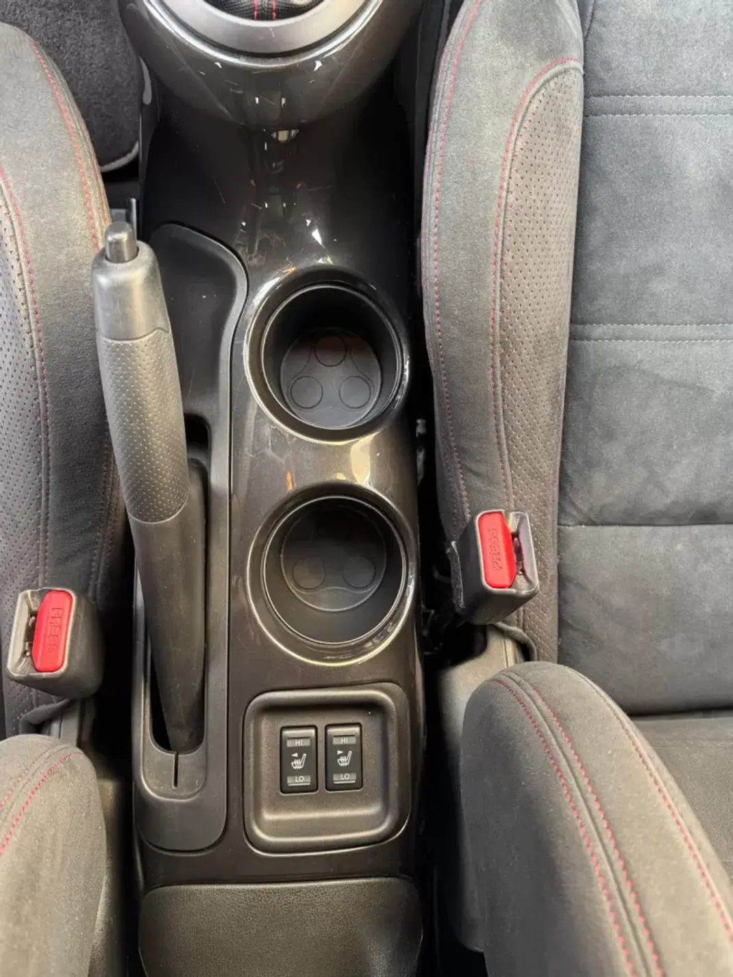 Nissan Juke 2014 - 16700 EUR, 114700 km - AUTO.MOTO.pt - 114700km - foto 11 de 13