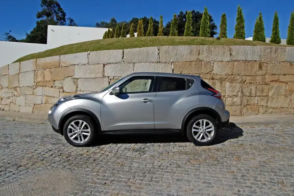 Nissan Juke 2016 — photo 3 of 15
