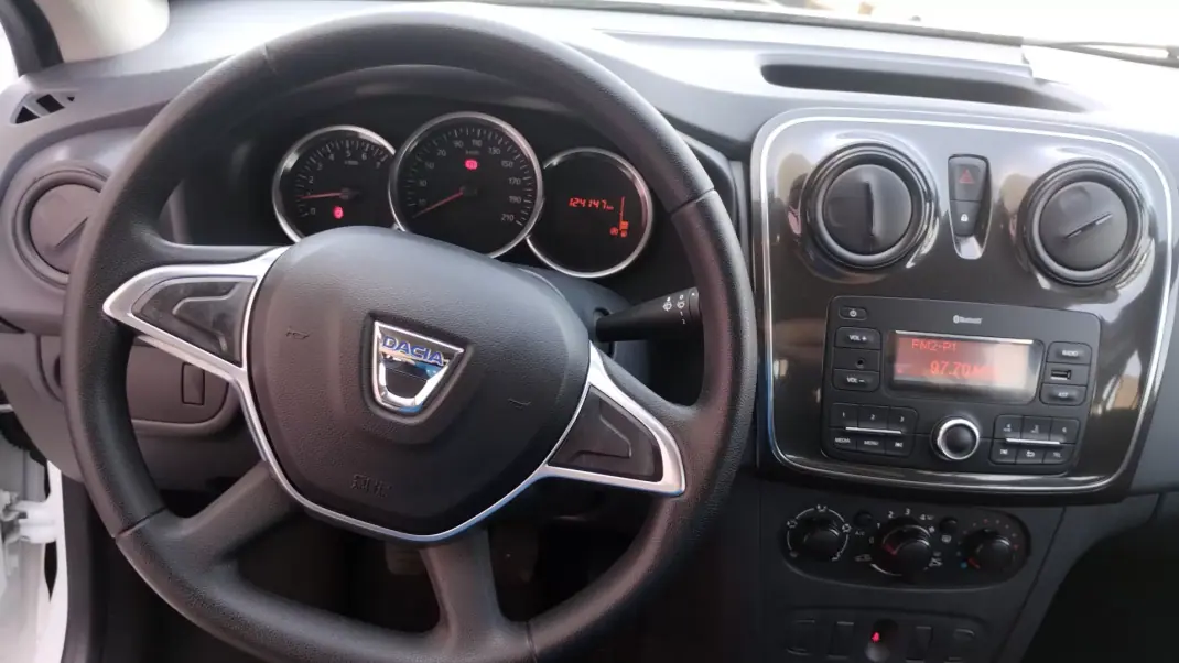 Dacia Sandero 2019 - 8950 EUR, 124000 km - AUTO.MOTO.pt - 124000km - foto 26 de 34