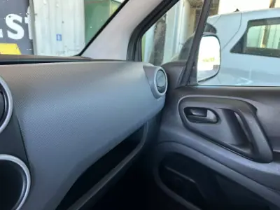 Citroën Berlingo 2016 - 12900 EUR, 101818 km - AUTO.MOTO.pt - 101818km - foto 22 de 27
