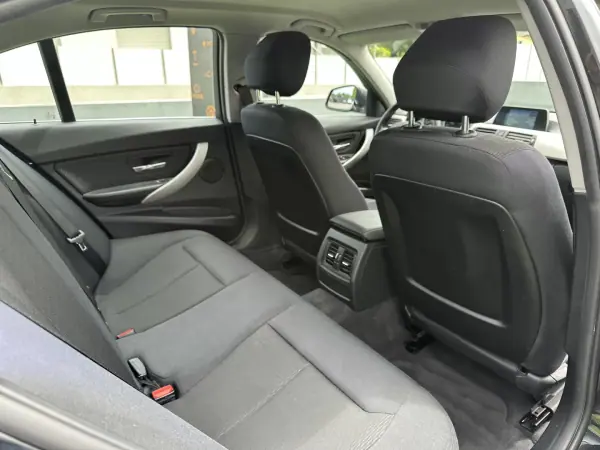 BMW 320 2013 - 12900 EUR, 280000 km - AUTO.MOTO.pt - 280000km - foto 59 de 64