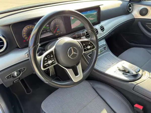 Mercedes-Benz E 300 2019 - 25900 EUR, 138000 km - AUTO.MOTO.pt - 138000km - foto 11 de 33