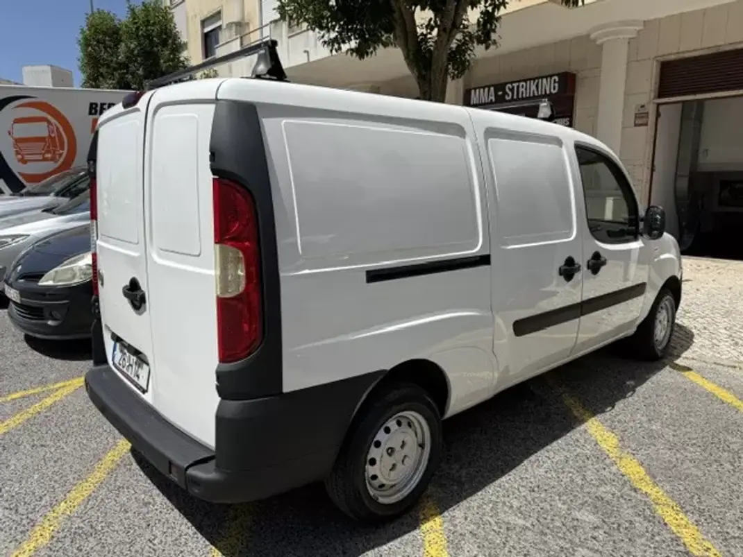 Fiat DOBLO CARGO 1.3 MULTIJET EASY 2009 - 5250 EUR, 190000 km - AUTO.MOTO.pt - 190000km - foto 12 de 27