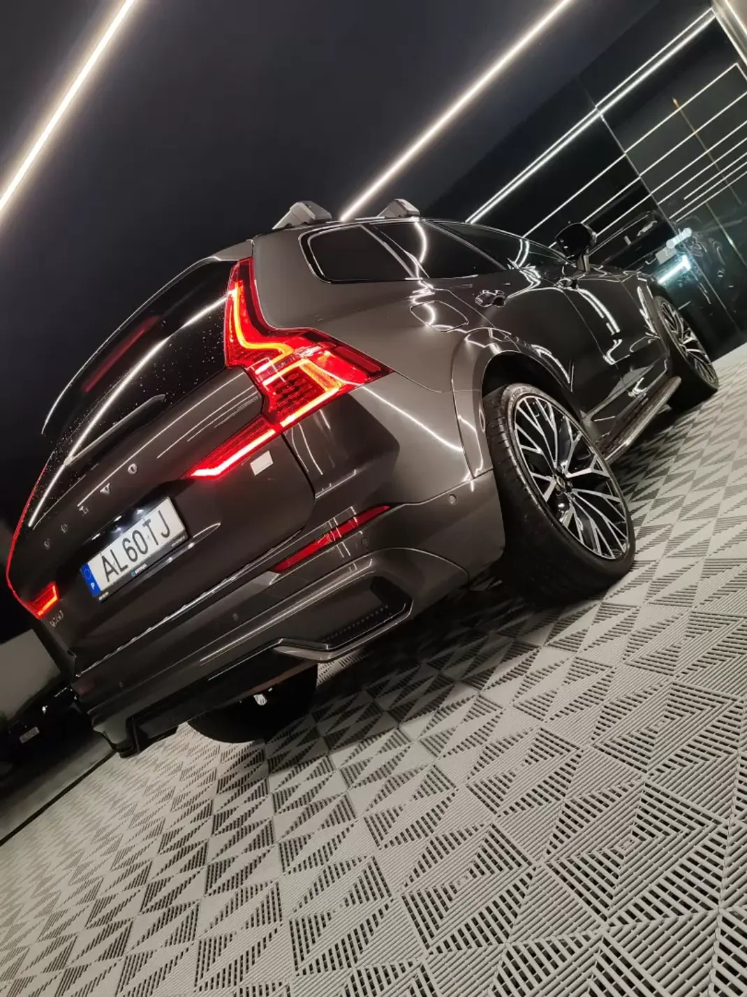 Volvo XC 60 2022 - 41000 EUR, 109000 km - AUTO.MOTO.pt - 109000km - foto 12 de 27