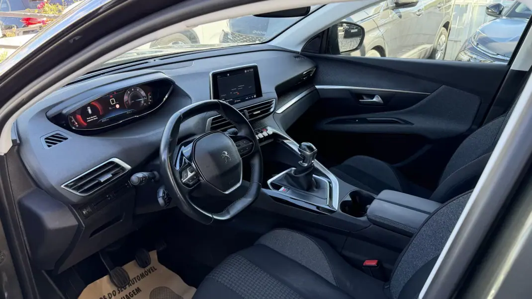Peugeot 3008 2019 - 17980 EUR, 80200 km - AUTO.MOTO.pt - 80200km - foto 7 de 25