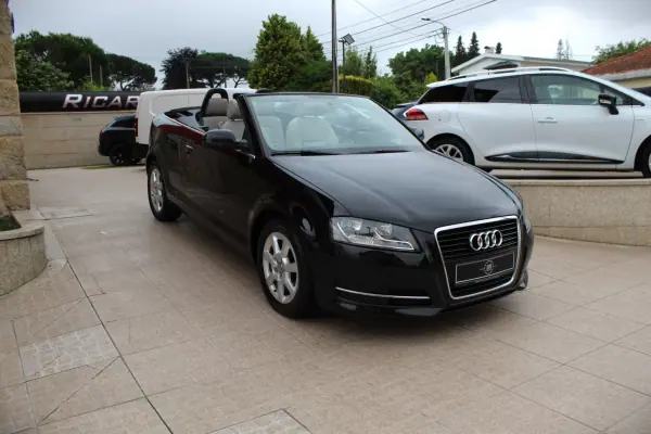 Audi A3 Cabrio 2010 - 11650 EUR, 117000 km - AUTO.MOTO.pt - 117000km - foto 4 de 25