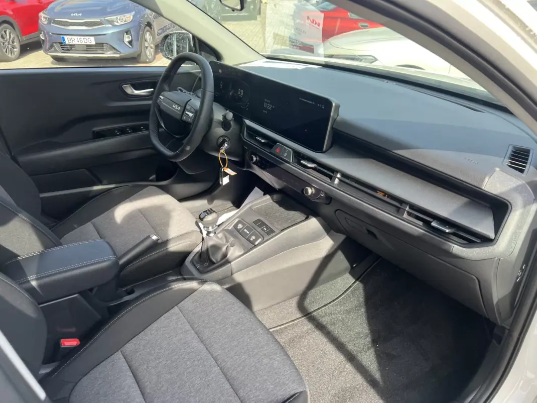 Kia Stonic 2025 - 21900 EUR, 2200 km - AUTO.MOTO.pt - 2200km - foto 11 de 19