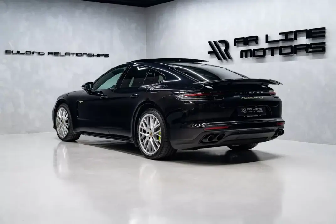 Porsche Panamera 2017 - 91950 EUR, 67458 km - AUTO.MOTO.pt - 67458km - foto 10 de 60