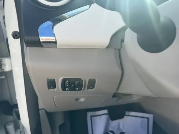 Renault Zoe 2016 - 8990 EUR, 85000 km - AUTO.MOTO.pt - 85000km - foto 16 de 18