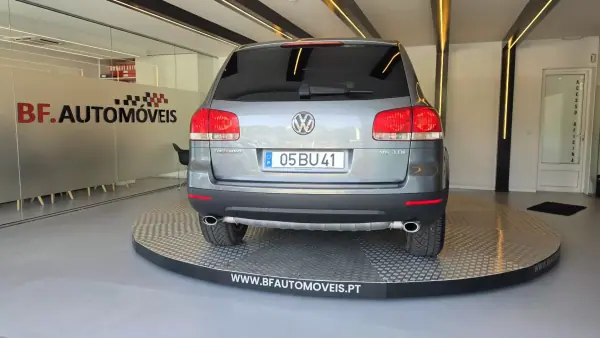Volkswagen Touareg 2006 - 13900 EUR, 262462 km - AUTO.MOTO.pt - 262462km - foto 17 de 60