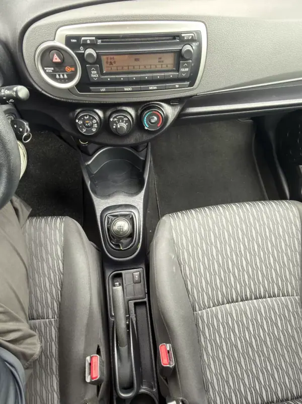 Toyota Yaris 2014 - 9990 EUR, 149000 km - AUTO.MOTO.pt - 149000km - foto 19 de 19