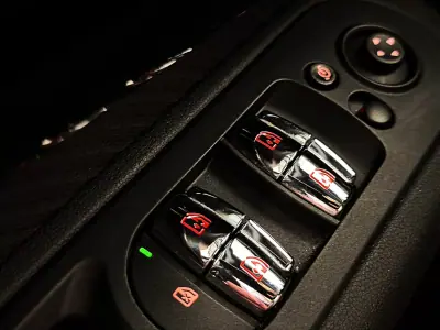 MINI Clubman 2019 - 18500 EUR, 43000 km - AUTO.MOTO.pt - 43000km - foto 23 de 35