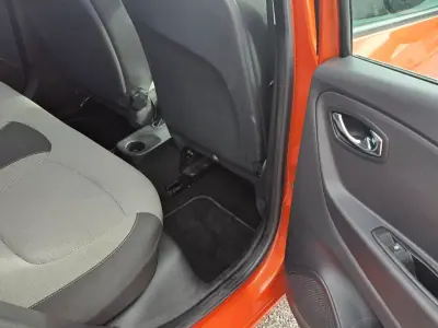 Renault Captur 2016 - 11450 EUR, 165268 km - AUTO.MOTO.pt - 165268km - foto 24 de 41