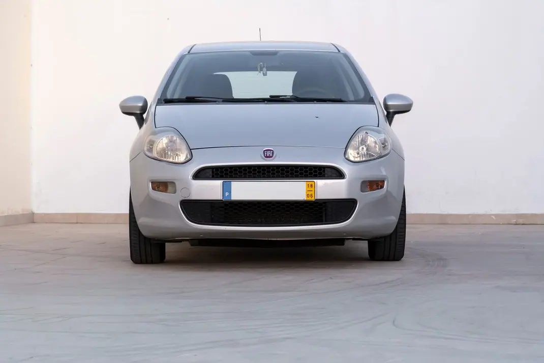 Fiat Punto 2018 - 7800 EUR, 77000 km - AUTO.MOTO.pt - 77000km - foto 1 de 5