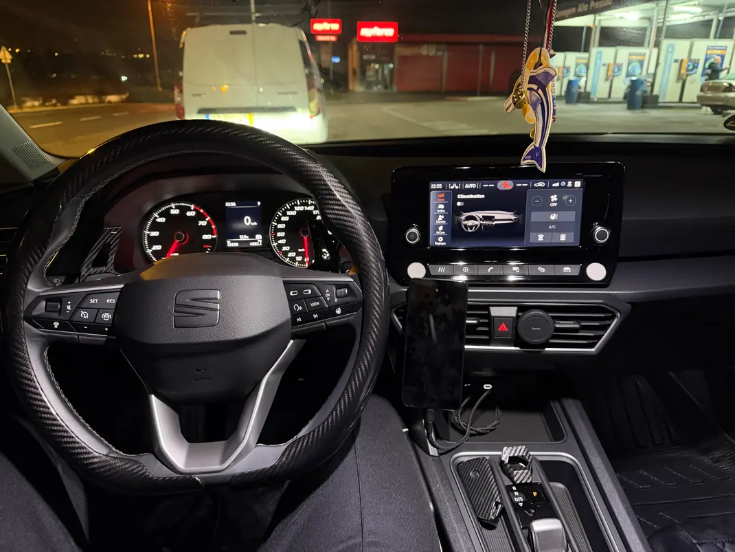 SEAT Leon 2024 - 18500 EUR, 41000 km - AUTO.MOTO.pt - 41000km - foto 8 de 11