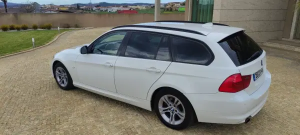 BMW 318 2012 - 7900 EUR, 394830 km - AUTO.MOTO.pt - 394830km - foto 4 de 12