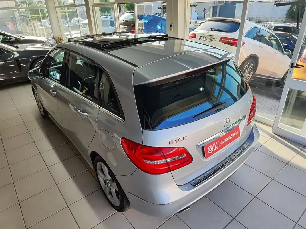 Mercedes-Benz B 180 2012 - 10950 EUR, 220000 km - AUTO.MOTO.pt - 220000km - foto 8 de 32