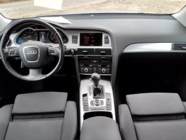 Audi A6 2010 - 10700 EUR, 220000 km - AUTO.MOTO.pt - 220000km - foto 24 de 29