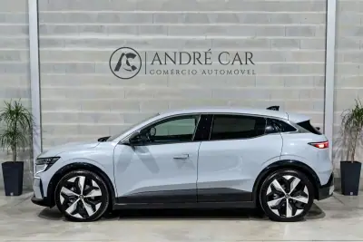 Renault Mégane E-Tech 2023 - 24450 EUR, 60913 km - AUTO.MOTO.pt - 60913km - foto 4 de 47