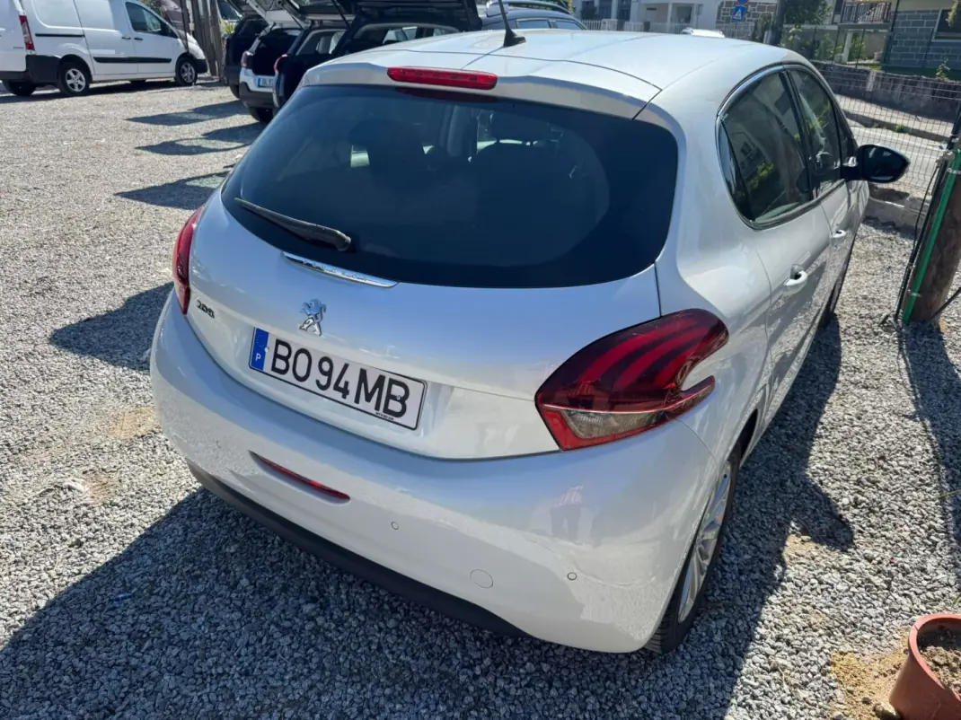 Peugeot 208 2018 - 9990 EUR, 96000 km - 96000km - foto 6 de 7