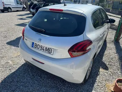 Peugeot 208 2018 - 9990 EUR, 96000 km - 96000km - foto 6 de 7