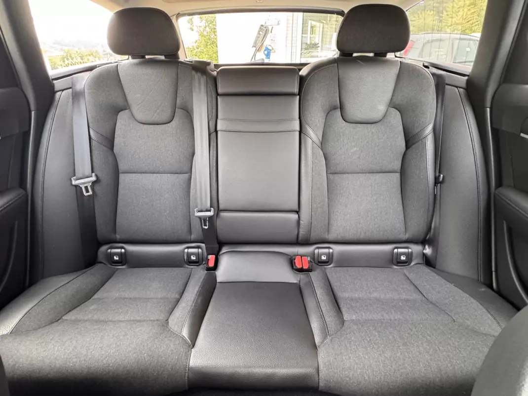 Volvo V90 2017 - 23750 EUR, 133014 km - AUTO.MOTO.pt - 133014km - foto 23 de 25