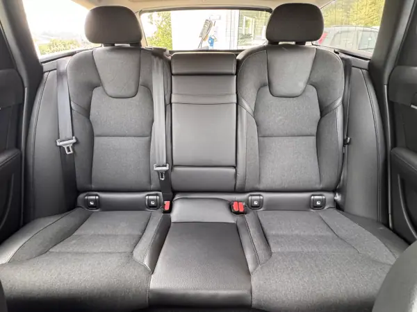 Volvo V90 2017 - 23750 EUR, 133014 km - AUTO.MOTO.pt - 133014km - foto 23 de 25