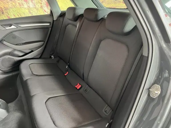 Audi A3 Sportback 2019 - 17900 EUR, 104914 km - AUTO.MOTO.pt - 104914km - foto 20 de 21
