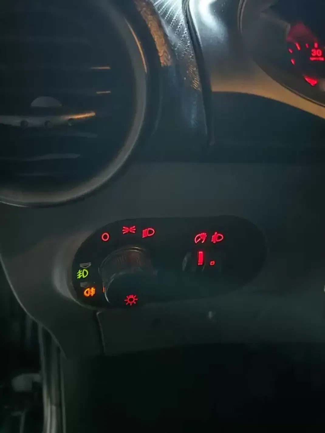 SEAT Ibiza 2007 - 3950 EUR, 300900 km - AUTO.MOTO.pt - 300900km - foto 20 de 30