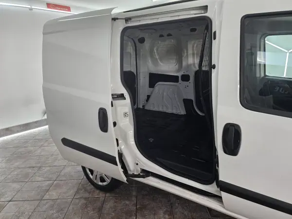 Fiat DOBLO CARGO 1.3 MULTIJET EASY 2018 - 10250 EUR, 177400 km - AUTO.MOTO.pt - 177400km - foto 20 de 26