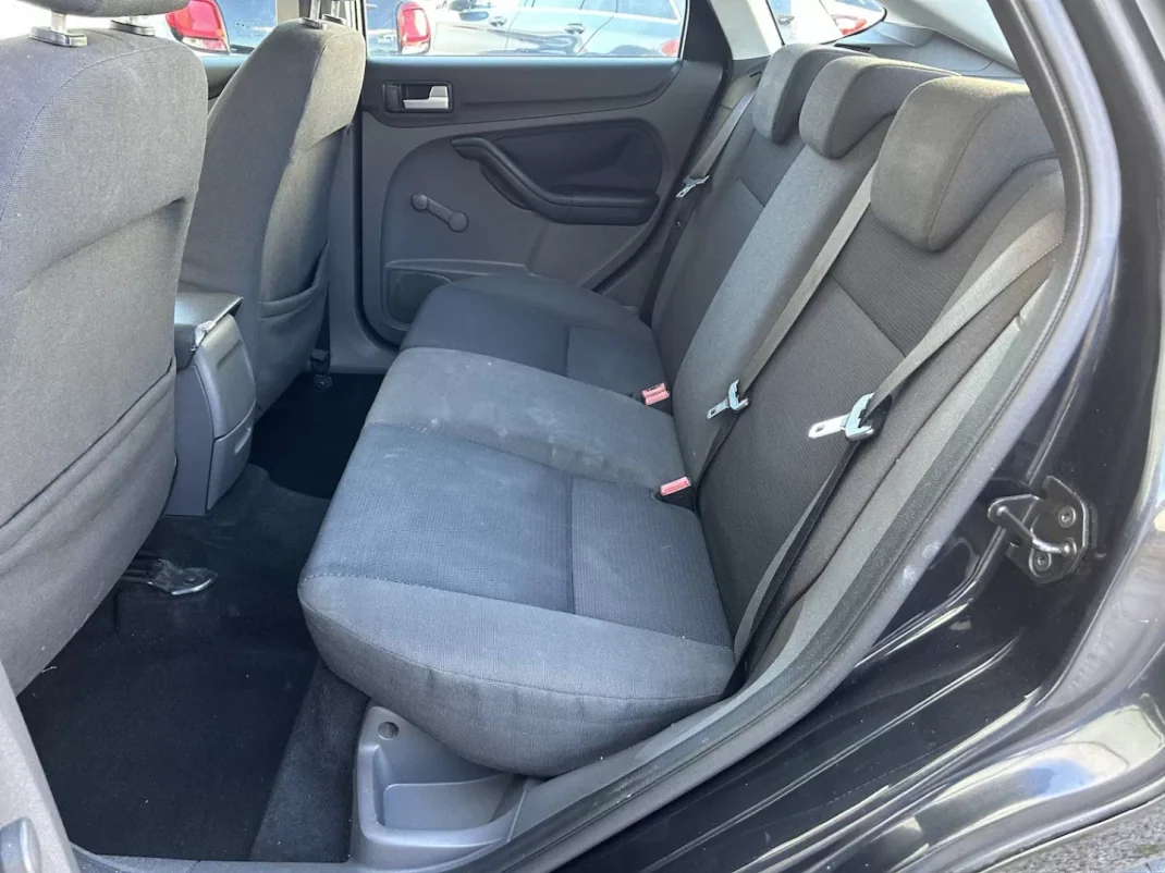 Ford Focus 2006 - 5500 EUR, 179978 km - AUTO.MOTO.pt - 179978km - foto 6 de 15