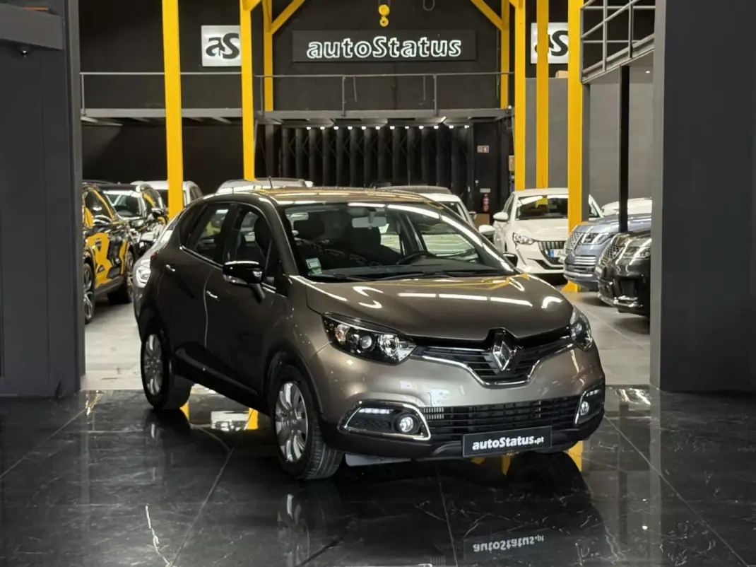 Renault Captur 2016 - 10990 EUR, 67180 km - AUTO.MOTO.pt - 67180km - foto 1 de 30
