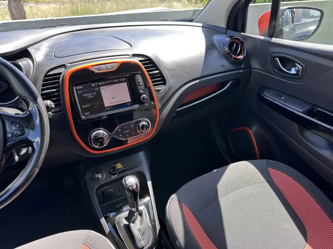 Renault Captur 2014 - 9900 EUR, 217000 km - AUTO.MOTO.pt - 217000km - foto 31 de 60