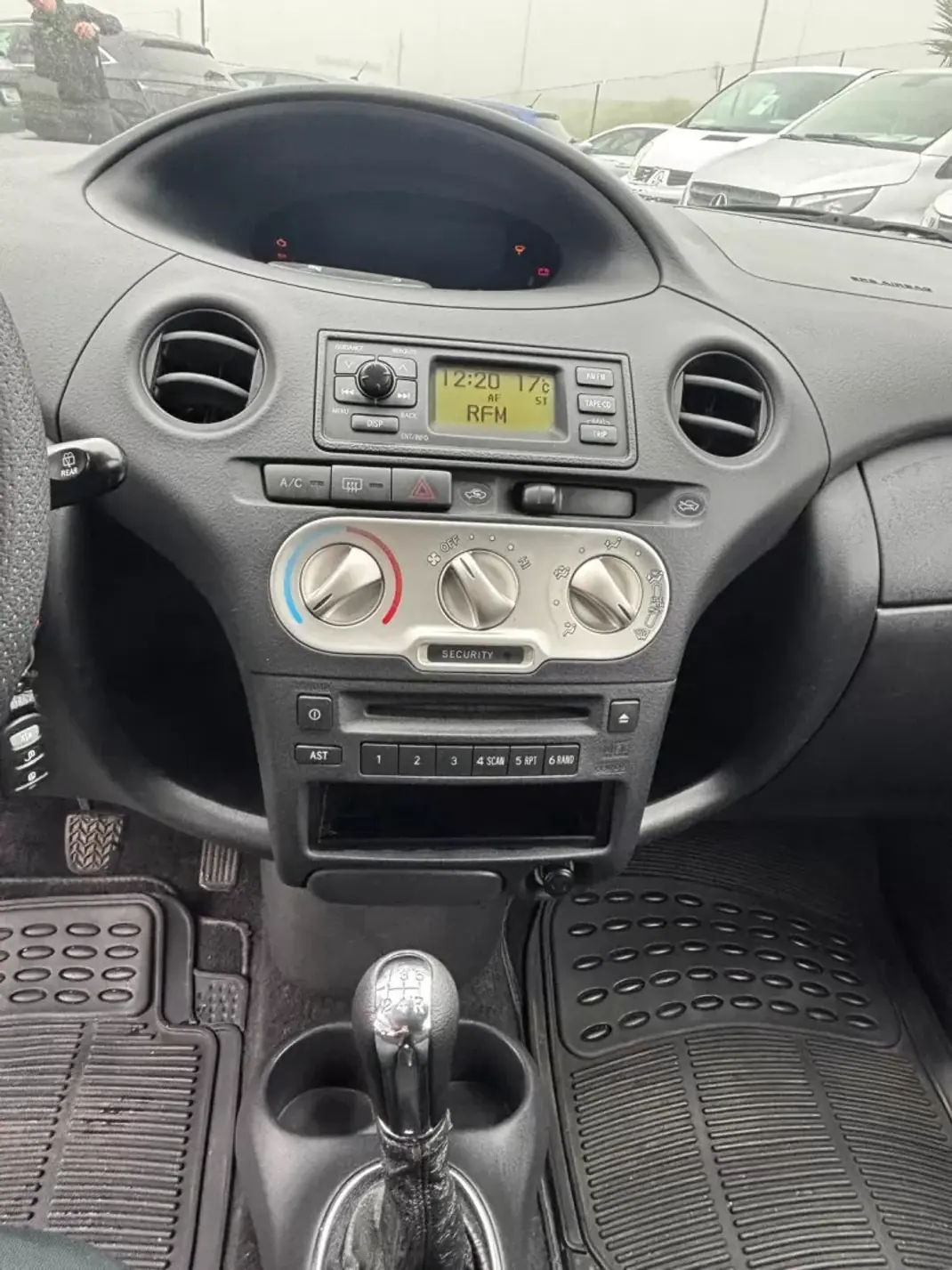 Toyota YARIS BIZZ (NLP 1.0 VVT-i 1.0) 2005 - 7990 EUR, 237418 km - AUTO.MOTO.pt - 237418km - foto 9 de 12