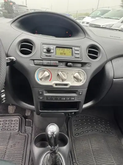 Toyota YARIS BIZZ (NLP 1.0 VVT-i 1.0) 2005 - 7990 EUR, 237418 km - AUTO.MOTO.pt - 237418km - foto 9 de 12