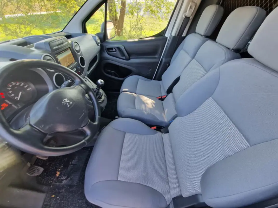 Peugeot 2016 - 9990 EUR, 180000 km - AUTO.MOTO.pt - 180000km - foto 8 de 8