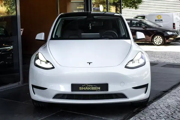 Tesla Model Y 2023 - 37900 EUR, 74250 km - AUTO.MOTO.pt - 74250km - foto 7 de 40