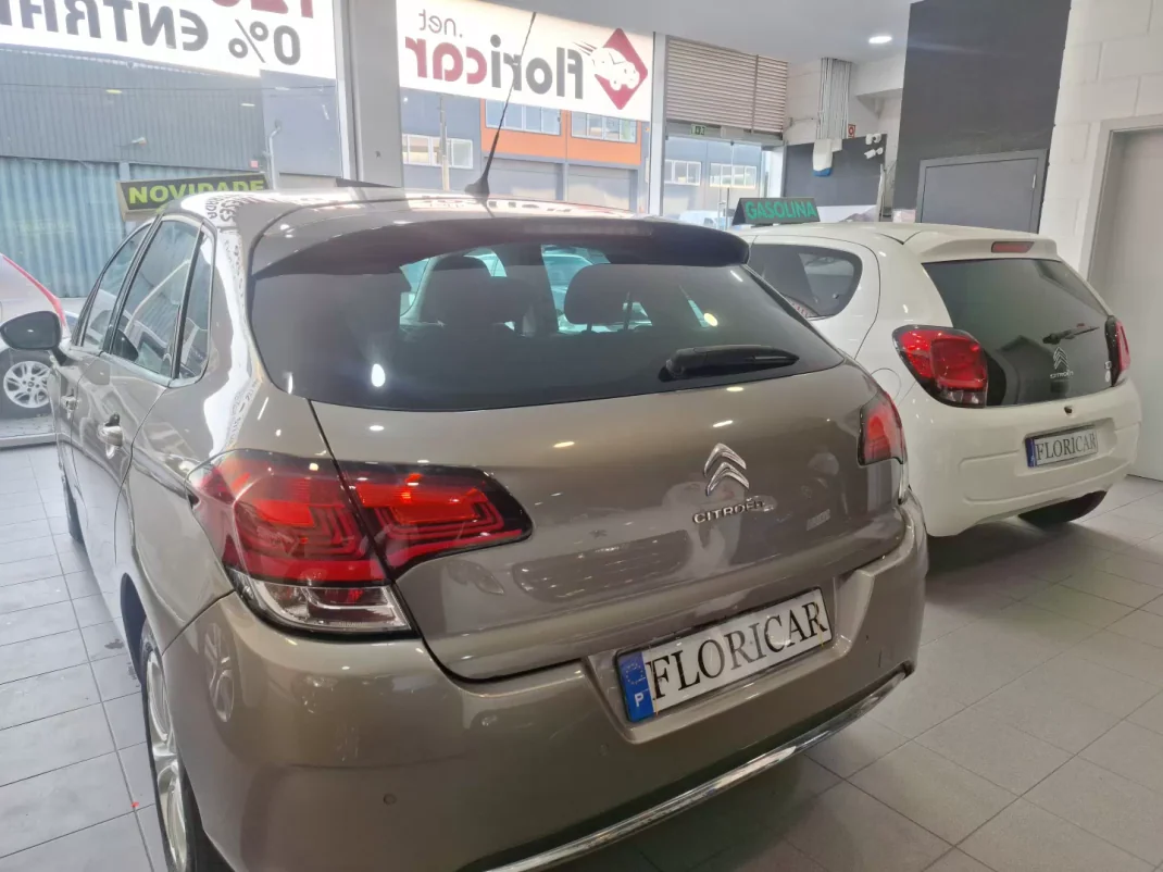 Citroën C4 2016 - 9900 EUR, 131000 km - AUTO.MOTO.pt - 131000km - foto 8 de 18