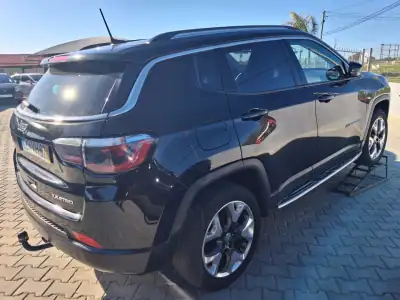 Jeep Compass 2018 - 23500 EUR, 73000 km - AUTO.MOTO.pt - 73000km - foto 6 de 9