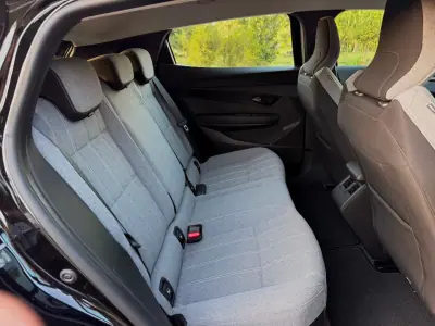 Renault Mégane E-Tech 2023 - 23500 EUR, 83000 km - AUTO.MOTO.pt - 83000km - foto 12 de 18