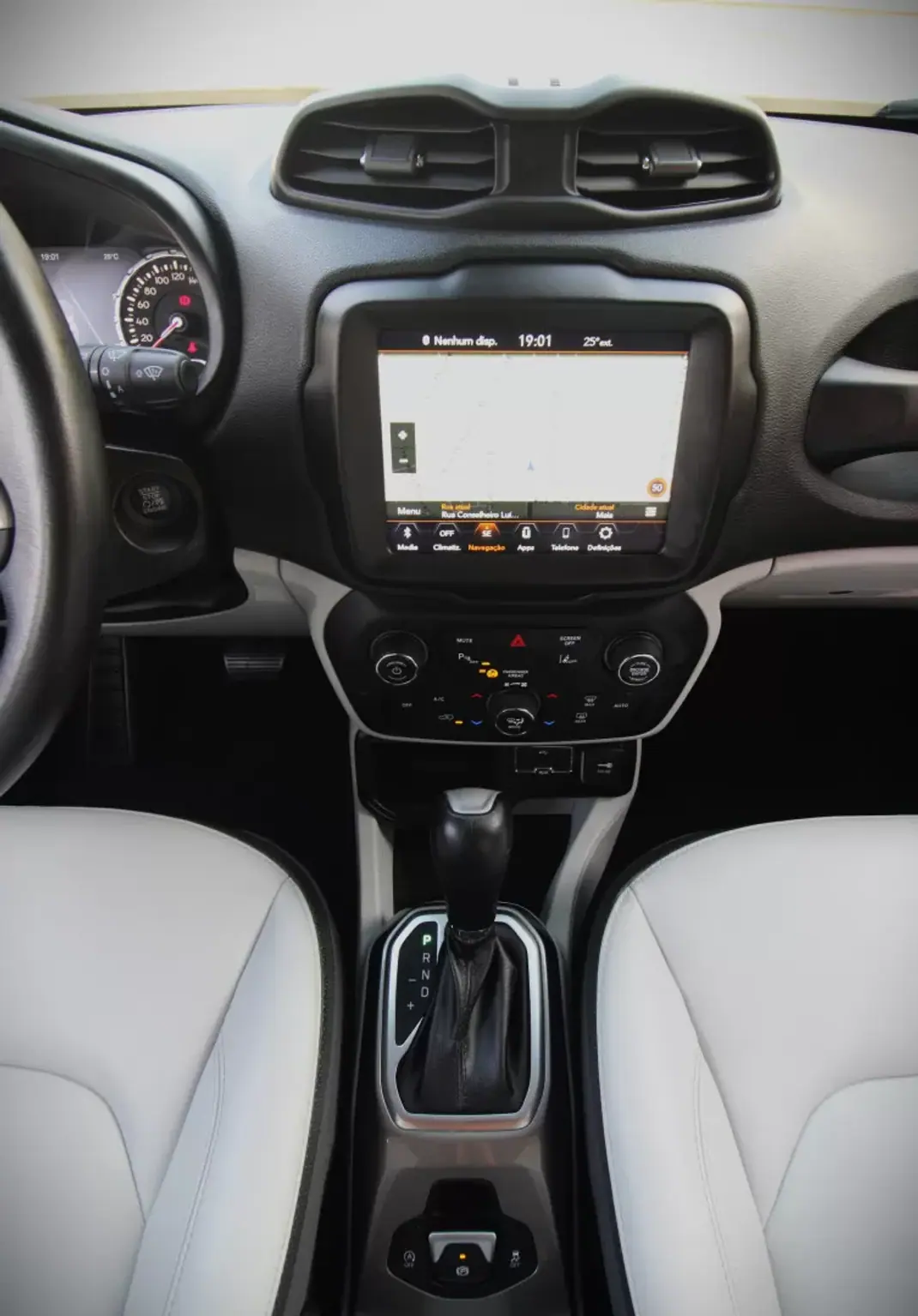 Jeep Renegade 2018 - 14990 EUR, 116000 km - AUTO.MOTO.pt - 116000km - foto 20 de 36