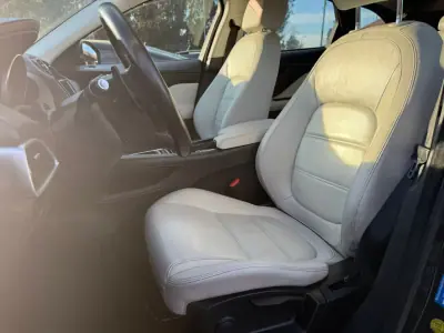 Jaguar F-Pace 2017 - 24900 EUR, 184000 km - AUTO.MOTO.pt - 184000km - foto 17 de 19