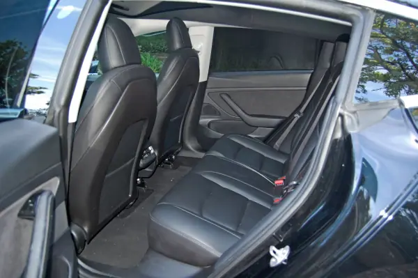 Tesla Model 3 2020 - 22750 EUR, 81000 km - AUTO.MOTO.pt - 81000km - foto 11 de 15
