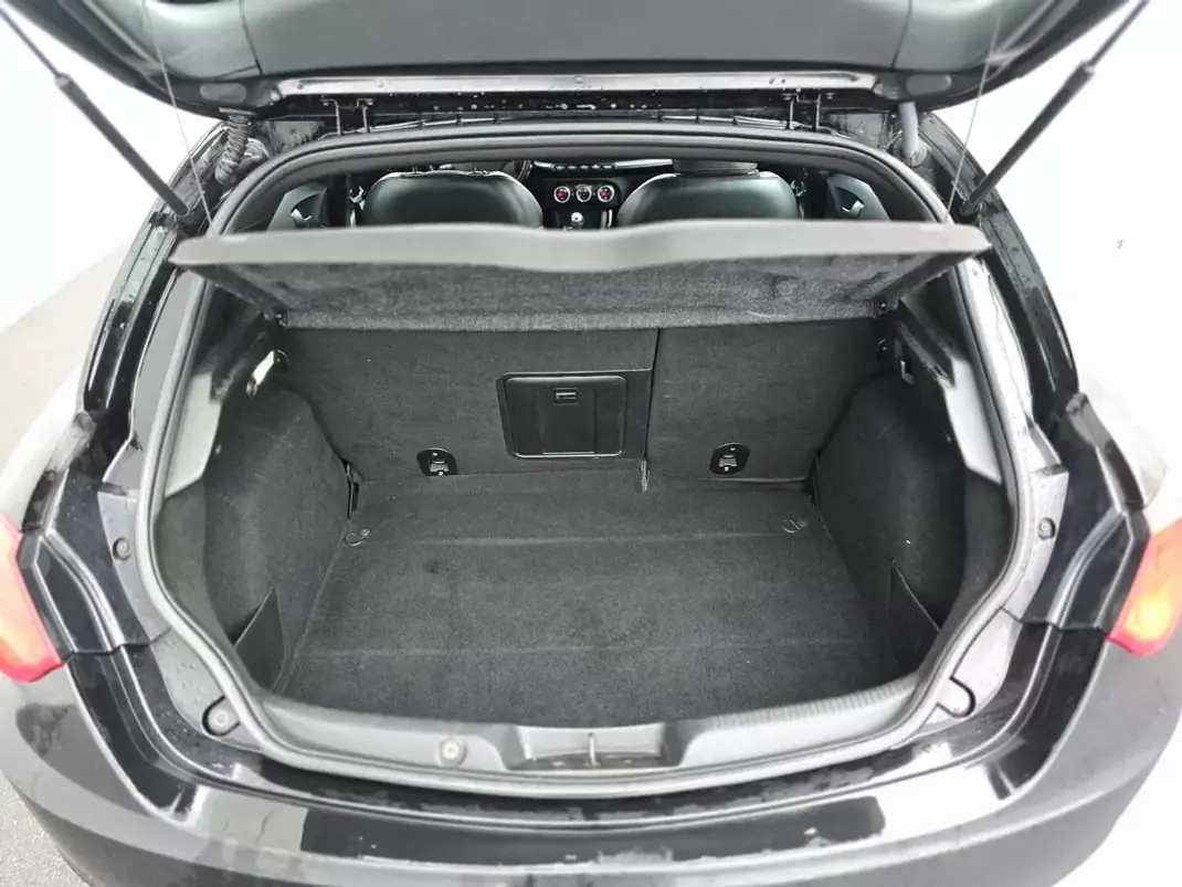 Alfa Romeo Giulietta 2011 - 5990 EUR, 200000 km - AUTO.MOTO.pt - 200000km - foto 23 de 23