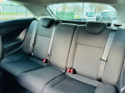 SEAT Ibiza 2013 - 12000 EUR, 120000 km - AUTO.MOTO.pt - 120000km - foto 10 de 17