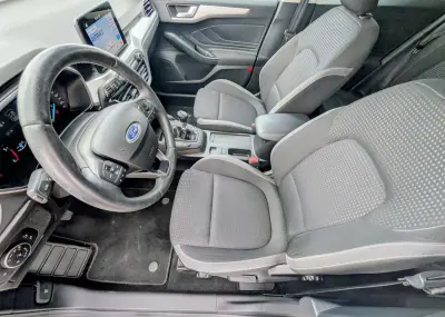 Ford Focus SW 2019 - 8900 EUR, 205714 km - AUTO.MOTO.pt - 205714km - foto 15 de 22