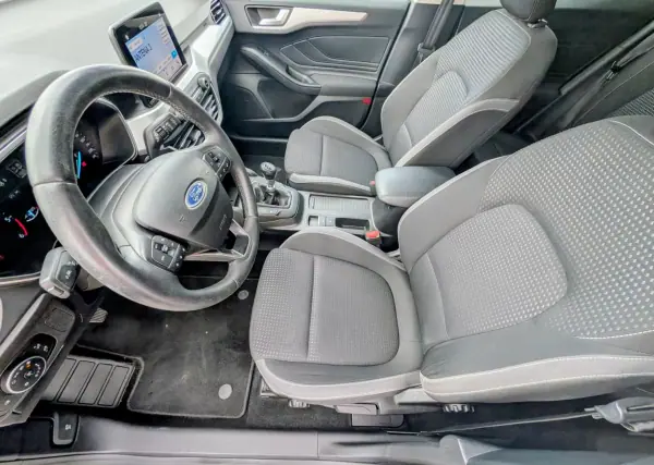 Ford Focus SW 2019 - 8900 EUR, 205714 km - AUTO.MOTO.pt - 205714km - foto 15 de 22
