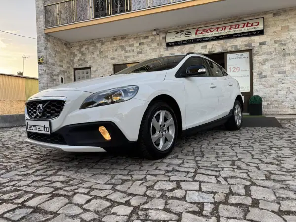 Volvo V40 Cross Country 2014 - 13500 EUR, 149000 km - AUTO.MOTO.pt - 149000km - foto 18 de 34