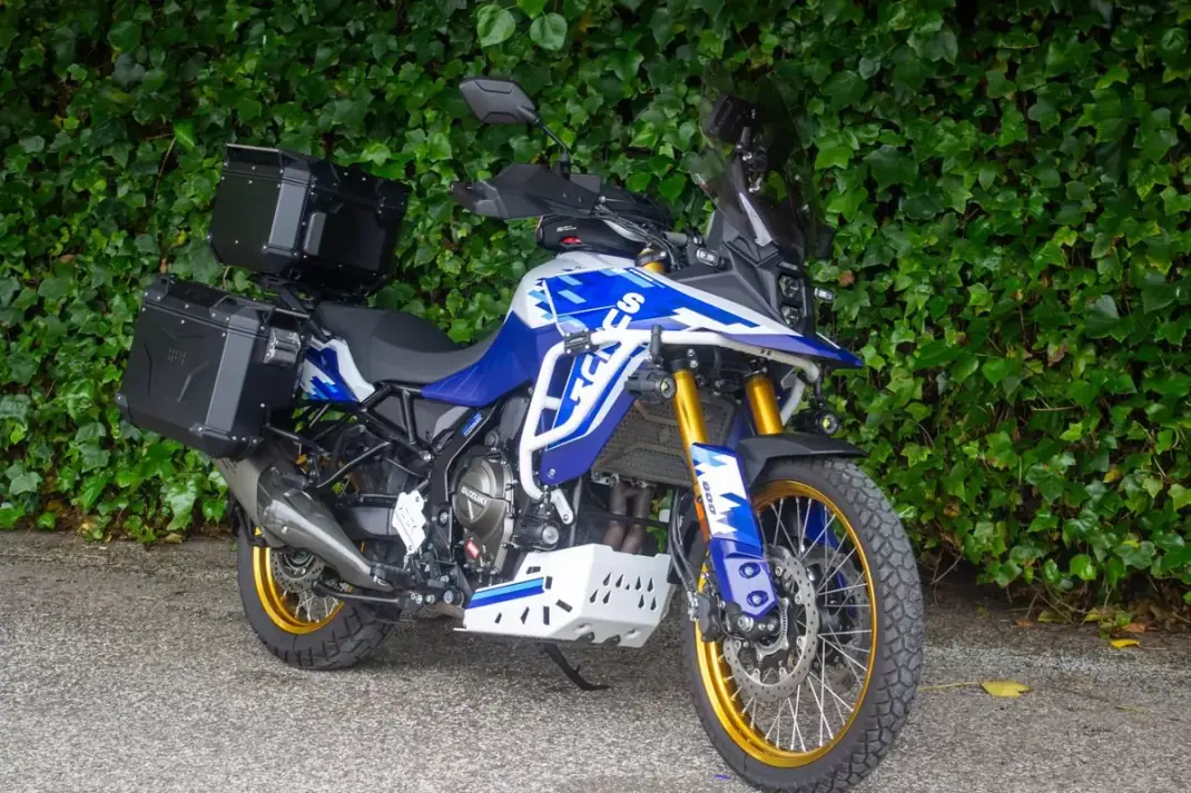 Suzuki DL 2025 - 12900 EUR, 5000 km - AUTO.MOTO.pt - 5000km - foto 1 de 12