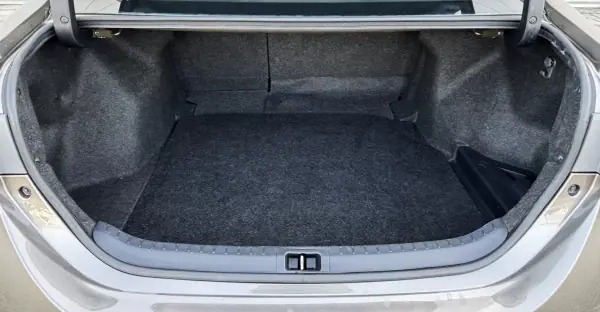 Toyota Corolla 2017 - 16450 EUR, 85000 km - AUTO.MOTO.pt - 85000km - foto 34 de 36